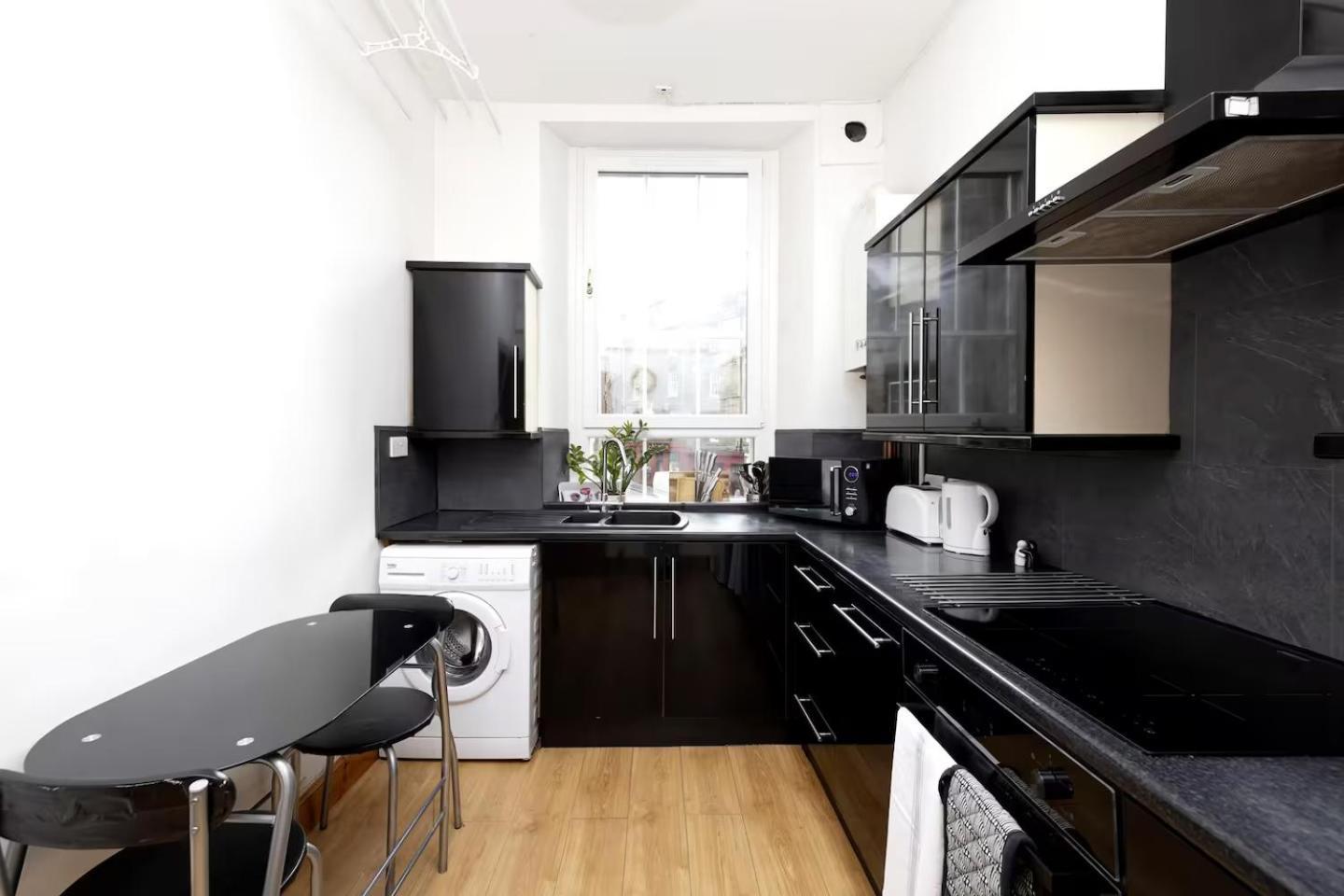 Joivy 3 Bed Flat In Old Town, Close To Grassmarket Edynburg Zewnętrze zdjęcie